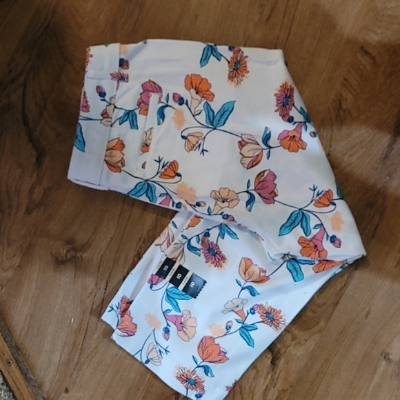 Nwt - St. JOHN'S BAY FLORAL CAPRIS SIZE 10 - Picture 3 of 4